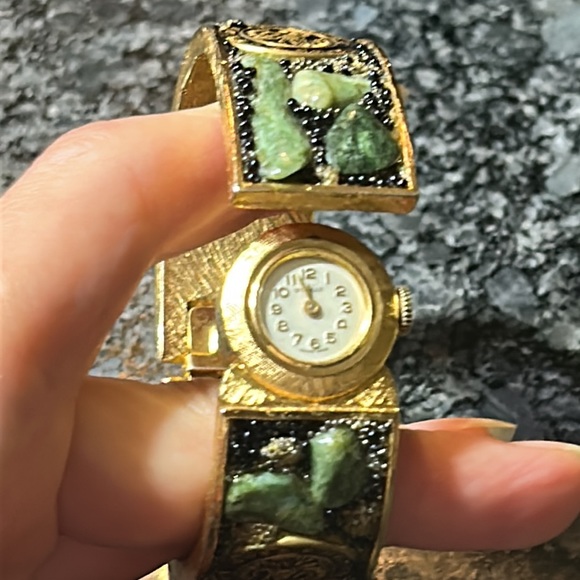 VINTAGE RETRO "NORMAN
DELUXE" JEWELED BEADED SWISS
BRACELET WATCH - Picture 3 of 8